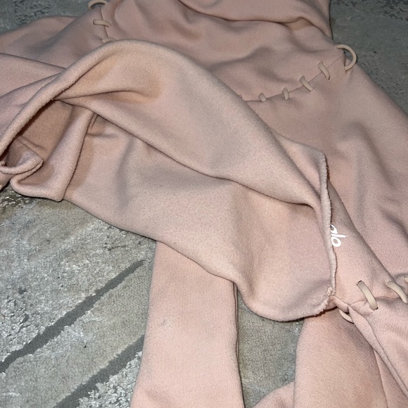 Alo Splice Cropped Sweater - Picture 8 of 12